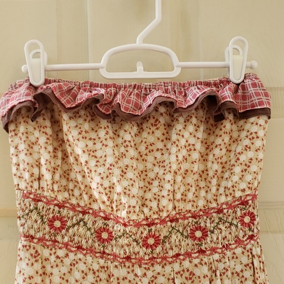 Floral dress with flower print trim. - Picture 3 of 5